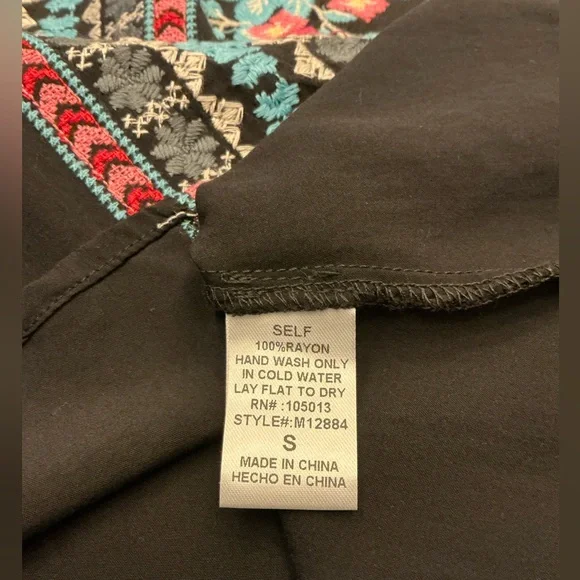 Savanna Jane Vibrant Floral Tunic Bell Sleeve Boho Colorful Embroidery WM SZ S - Picture 13 of 16